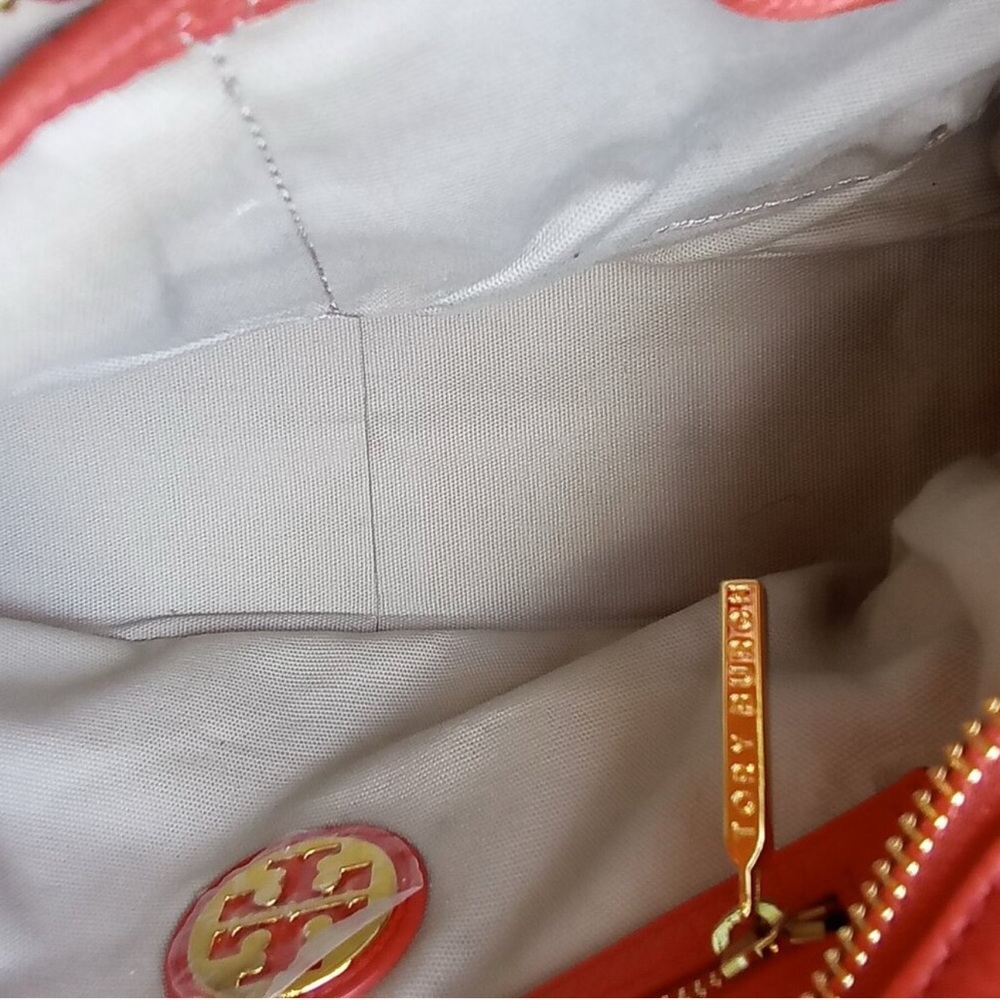 Tory Burch Amanda Classic Hobo – Red Pebbled Leather - Picture 12 of 16